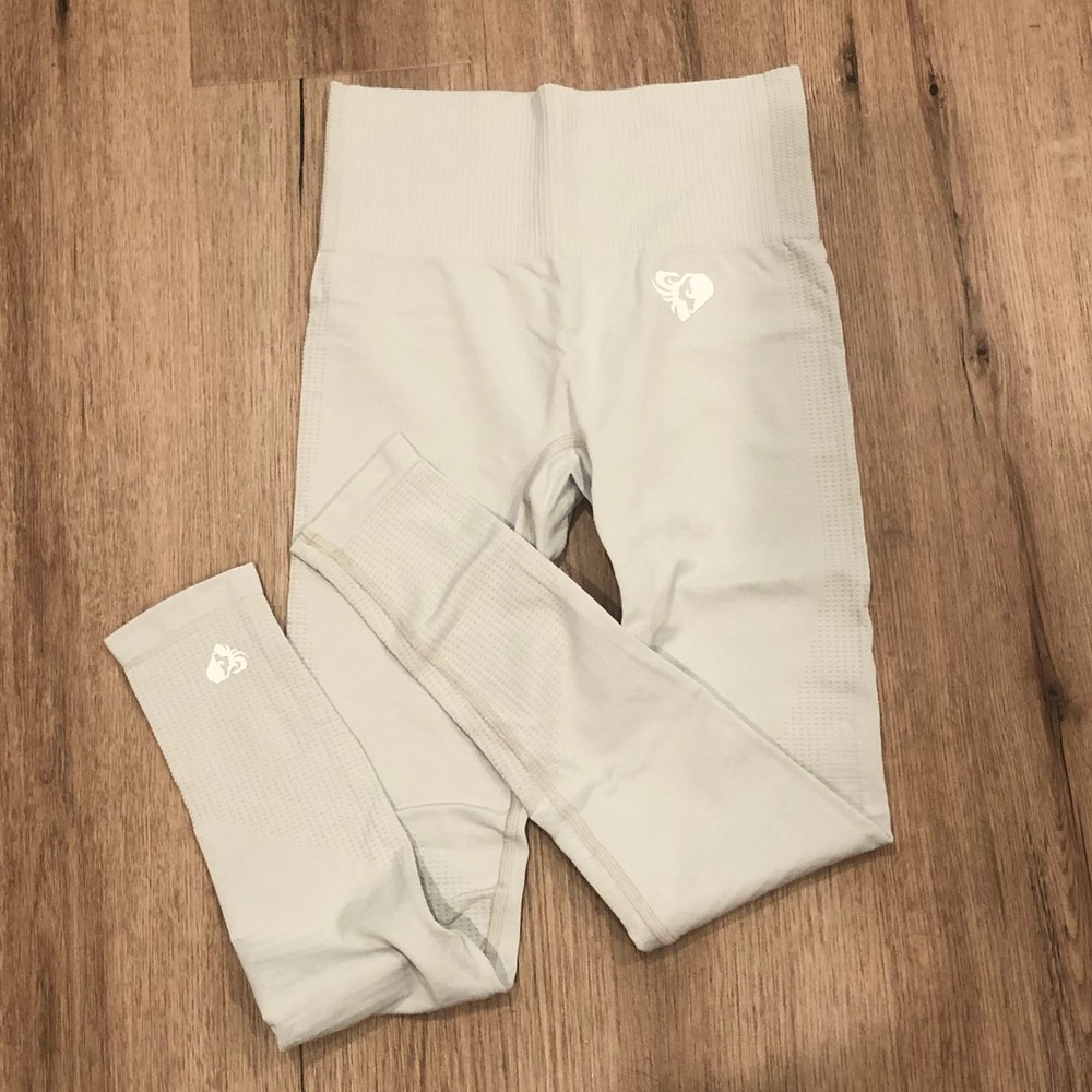 Women’s Best Leggings - Picture 3 of 6